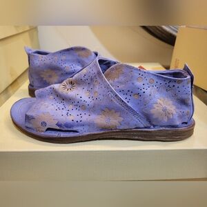 NIB A.S.98 Reiley Perwinkle Floral Perforated Open-Toe Sandals 39